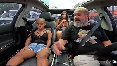 AnÃ¢zinha do Mau å…‰ç€èº«å­åœ¨è½¦é‡Œåœ¨åœ£ä¿ç½—è¡—å¤´èƒ¡é—¹