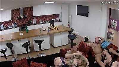 æˆ‘éœ€è¦èˆ”æˆ‘çš„å¥³æœ‹å‹ï¼Œè¿™æ ·å¥¹æ‰èƒ½å¸æˆ‘çš„é¸¡å·´